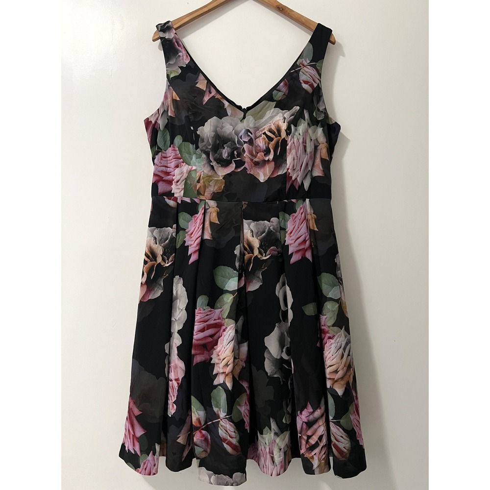 City Chic Rose Jewel Black Floral V-Neck Fit & Flare Dress NWT Size S/16